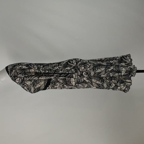 Wish Dress Size 12 Black Cream Leaf Pattern V-Neck Sheer 3/4 Bell Sleeves Midi - Picture 3 of 10